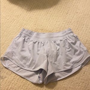 Lululemon 2.5’ hotty hot shorts